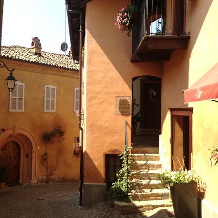Dimora I Manichei Otel Monforte dʼAlba Dış mekan fotoğraf