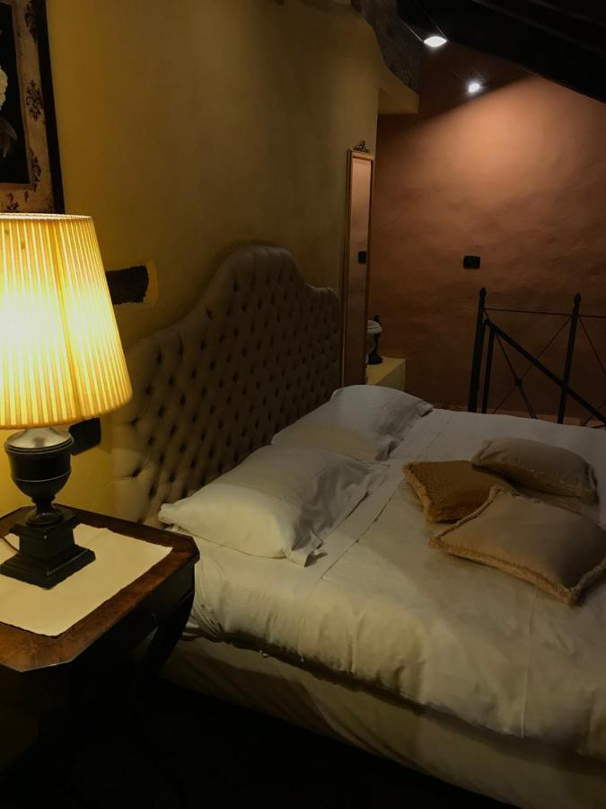 Dimora I Manichei Otel Monforte dʼAlba Dış mekan fotoğraf