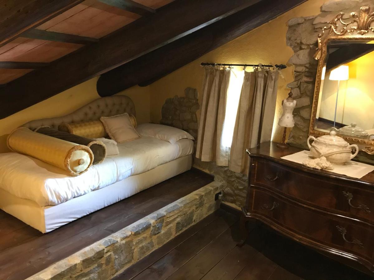 Dimora I Manichei Otel Monforte dʼAlba Dış mekan fotoğraf