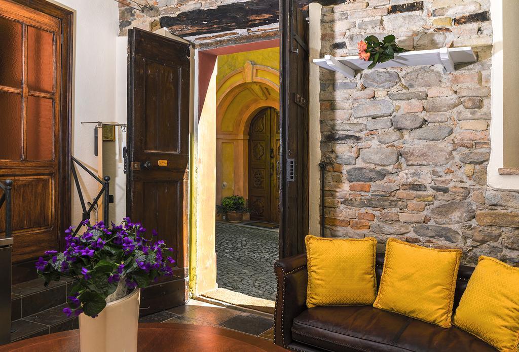 Dimora I Manichei Otel Monforte dʼAlba Dış mekan fotoğraf