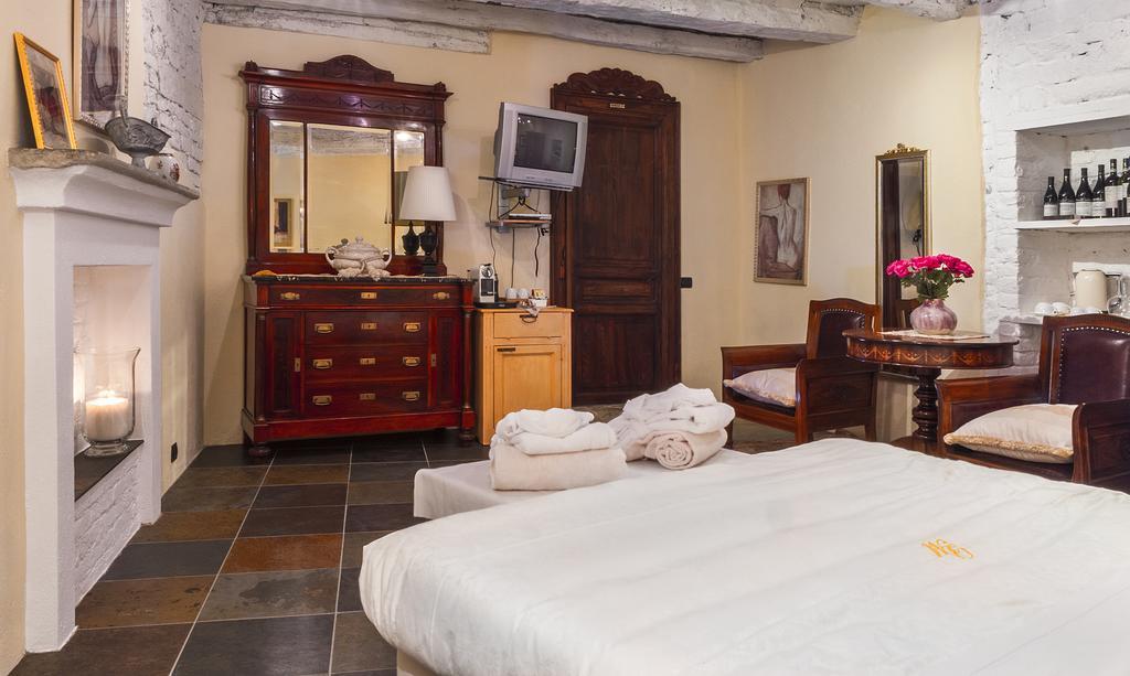 Dimora I Manichei Otel Monforte dʼAlba Dış mekan fotoğraf