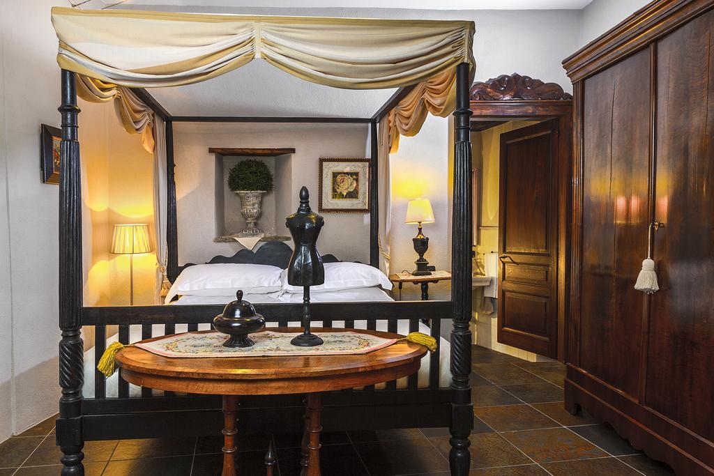 Dimora I Manichei Otel Monforte dʼAlba Dış mekan fotoğraf
