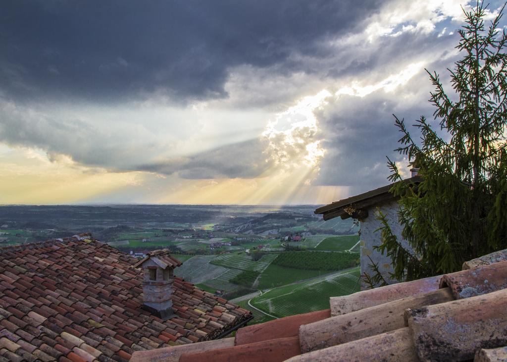 Dimora I Manichei Otel Monforte dʼAlba Dış mekan fotoğraf