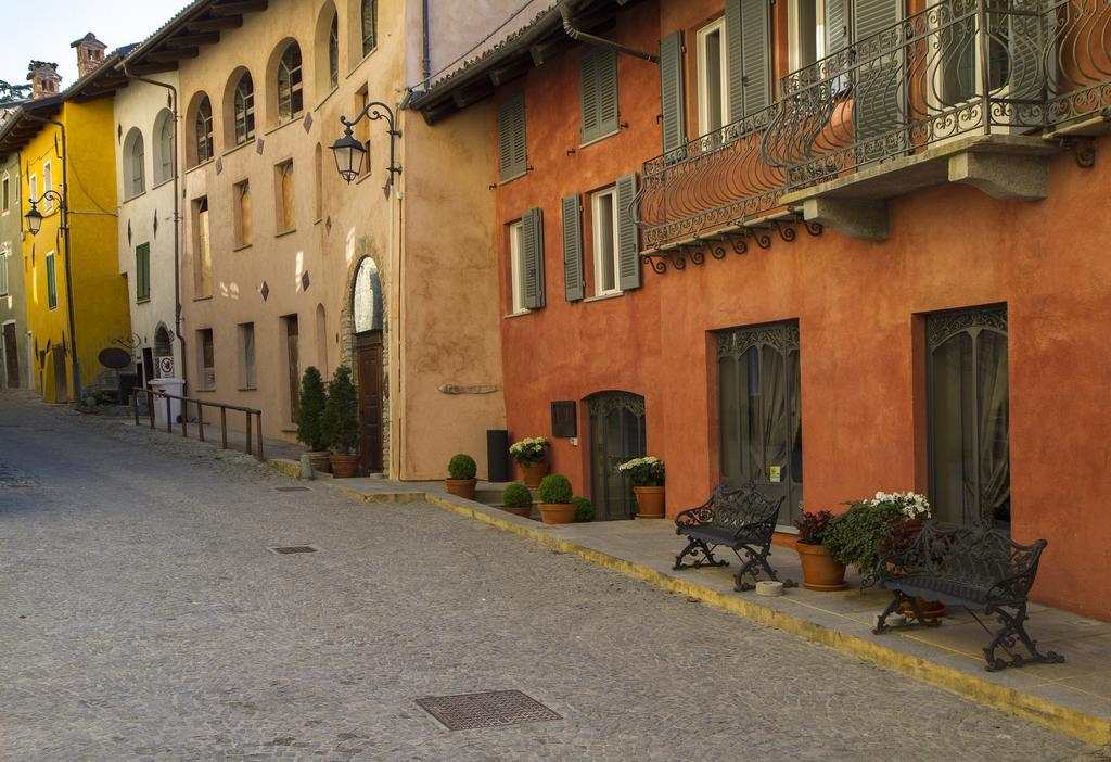 Dimora I Manichei Otel Monforte dʼAlba Dış mekan fotoğraf