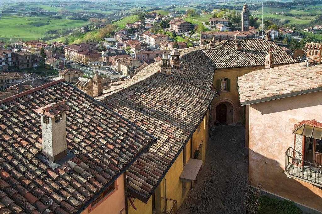 Dimora I Manichei Otel Monforte dʼAlba Dış mekan fotoğraf