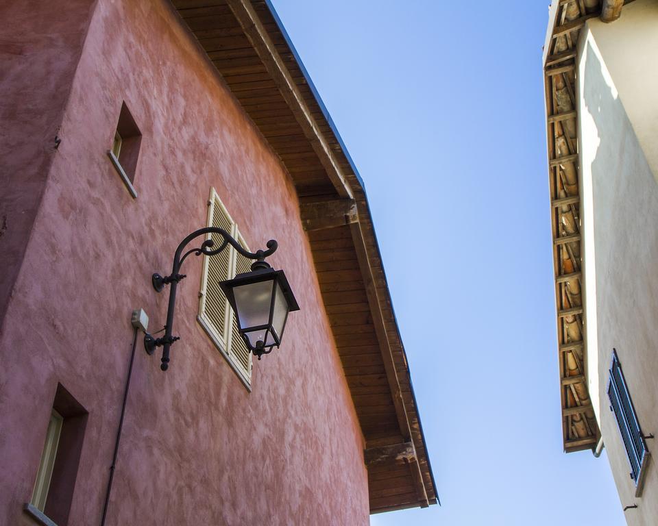 Dimora I Manichei Otel Monforte dʼAlba Dış mekan fotoğraf