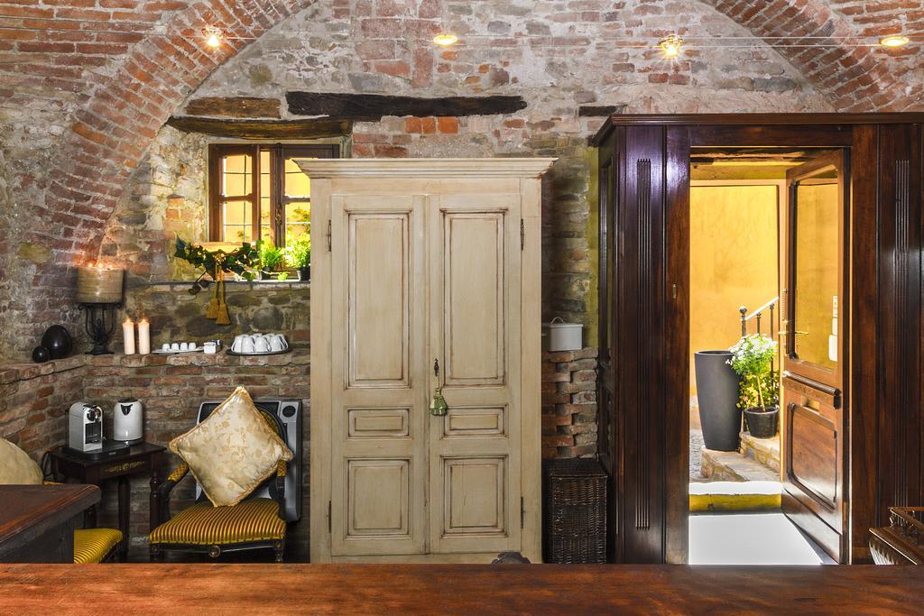 Dimora I Manichei Otel Monforte dʼAlba Dış mekan fotoğraf