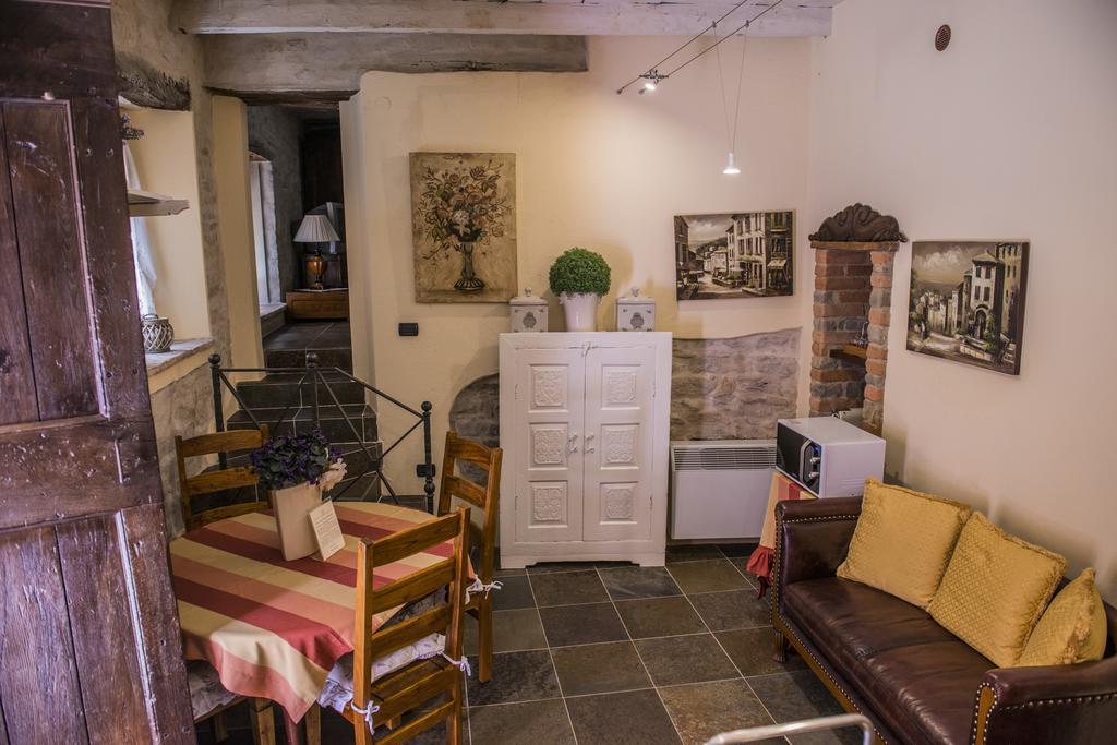 Dimora I Manichei Otel Monforte dʼAlba Dış mekan fotoğraf